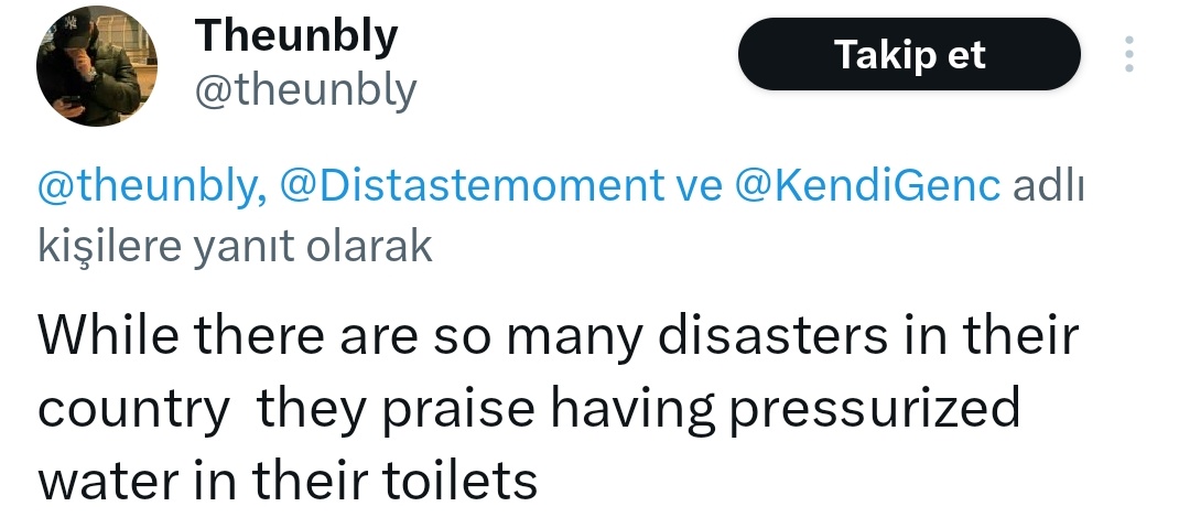Bugün ana hesapta paylaştığımız flooda ilginç bir yanıt veren yabancı:

'Ülkelerinde bu kadar felaket var fakat tuvaletlerinde basınçlı su olmasından dolayı övünüyorlar'