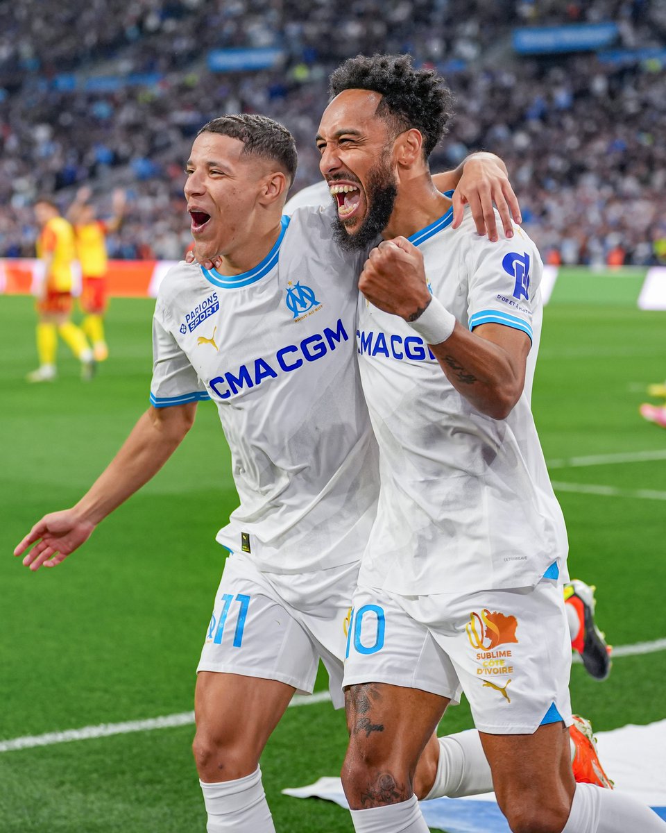 Pour fêter la VICTOIRE de l'OM, aucun supporter de l'OM doit avoir moins de 10.000 abonnés. 

Commente ce tweet en disant « Je fb » et follow tout ceux qui like le commentaire.

RT + fav pour la visibilité. 💙🤍

#TeamOM #OMRCL