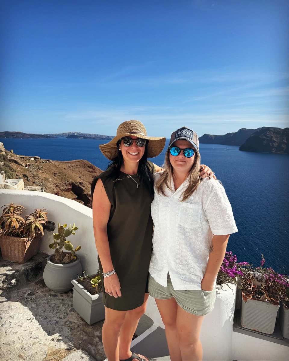 Had such a wonderful time in Santorini with the family 🇬🇷❤️