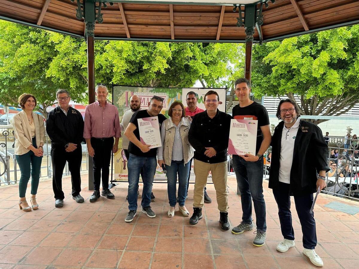 AjuntamentSueca's tweet photo. 🇩🇰🥘 Sueca incrementa l'èxit en la segona edició del Concurs de Paelles Amateur

🥇 Fernando Sanchis i Óscar Parrell
🥈 Tomás Pérez i Francisco José Gregori
🥉 Jesús Moya i Manuel Martí
🏅 Premi especial majors de 65 anys: Matilde Pineda i Emili Manuel Capellino https://t.co/iDWTI2uWpo