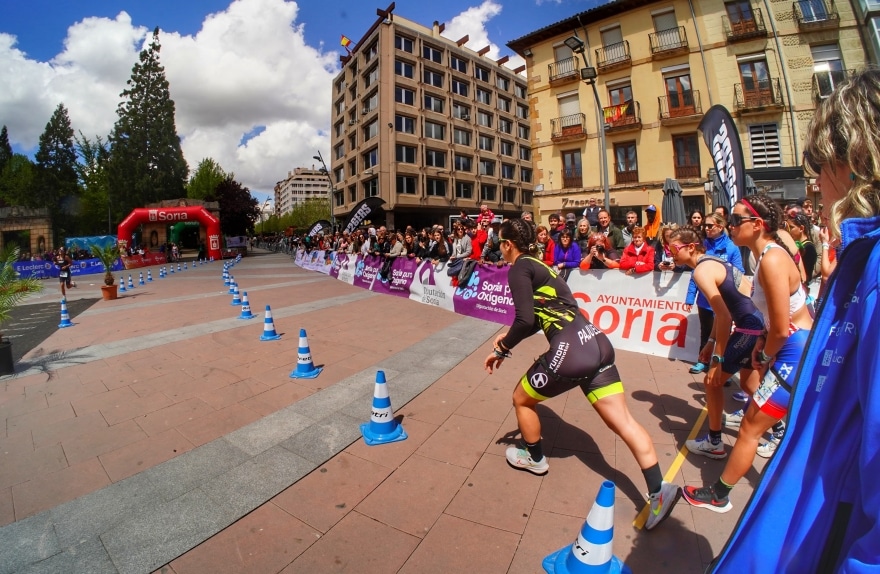 Náutico de Narón y Peñota Dental Alusigma, campeones de las ligas nacionales de Duatlón 2024 dlvr.it/T67X8M