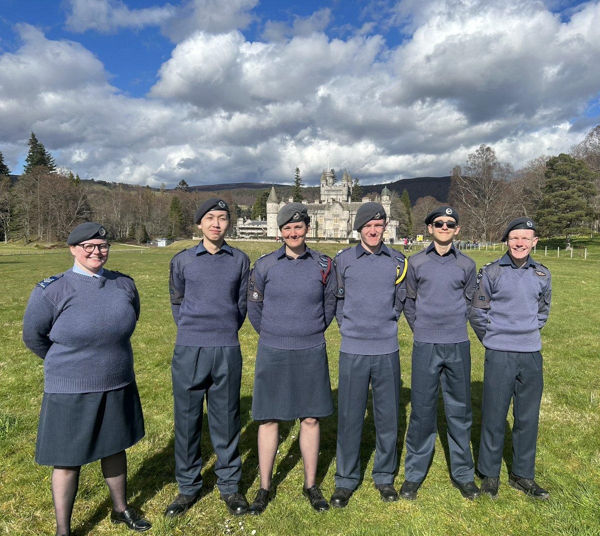 Yesterday saw 5 Cadets and a CFAV from #Team102 attend Day 1 of the Balmoral Road Races held on the Balmoral Estate.

This sees Cadets using their radio skills to carry out marshalling duties as well as providing much needed morale and encouragement to runners 🎽

Well done!