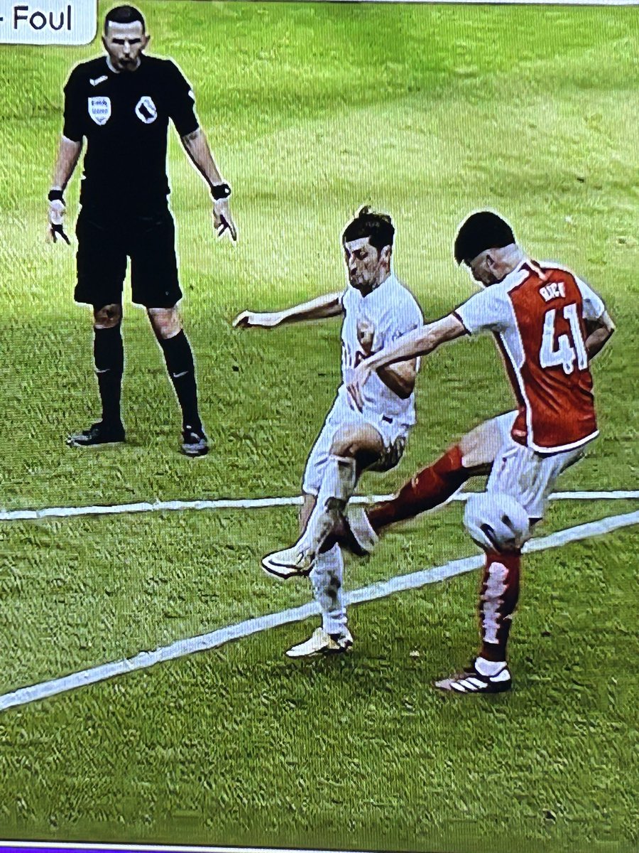 This is how bad it’s got with Ref’s not making decisions. He didn’t give that?!? VAR had to give it. How on earth has he not given it?! They’re not reffing games anymore, they’re just not, there’s the proof!! And he’s supposed to be the very best we have. Games gone.