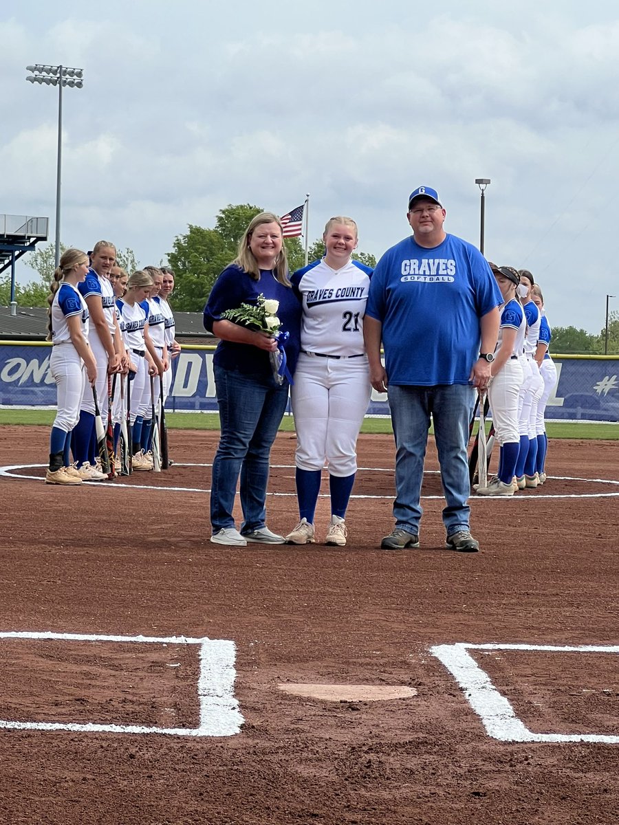 AnnaR2024's tweet photo. Senior Day! We got the win and I had 10 strikeouts in 4 innings and hit a homerun! @KY_BombersL @FHUsoftball_ #GDTBAE https://t.co/OXtedfoYLa