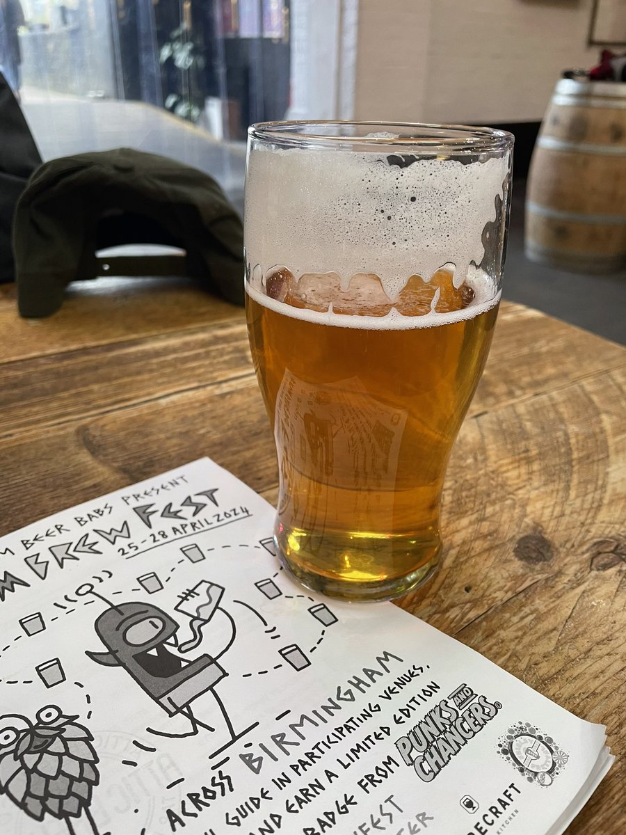 Lovely pint of cask (collab with <a href="/RoundCornerBeer/">Round Corner Brewing</a>) <a href="/atticbrewco/">Attic Brew Co.</a> - don’t forget they’ve still got a few badges left!!!
