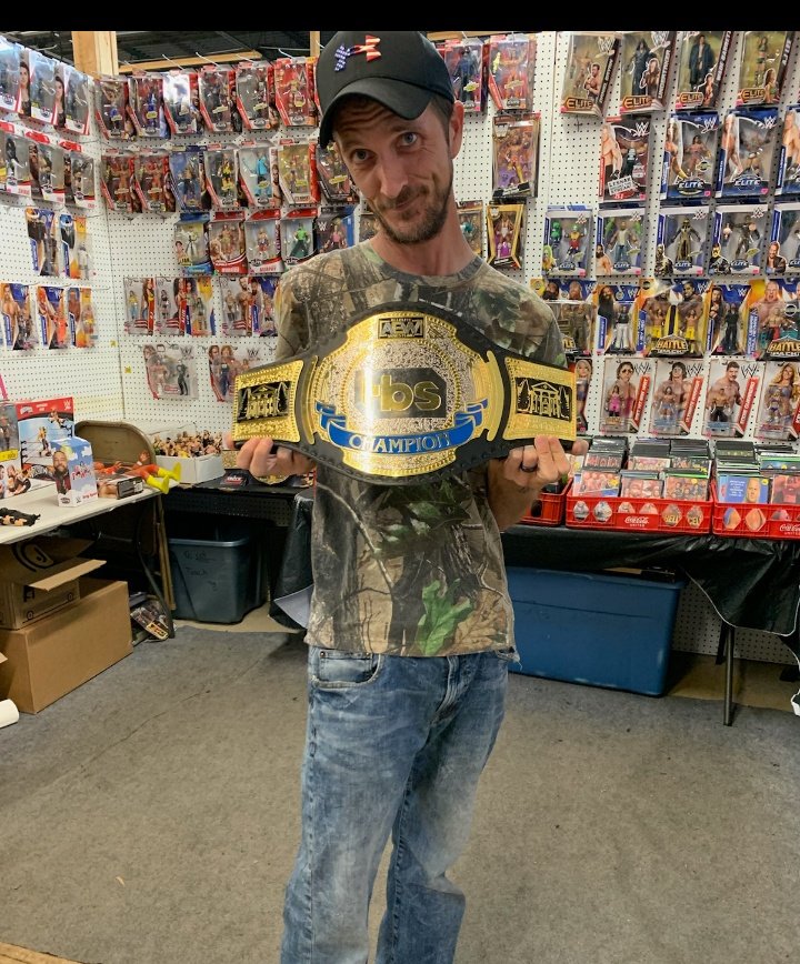 This is the only time this belt looks good! I bet I'll get more views than aEw 😏