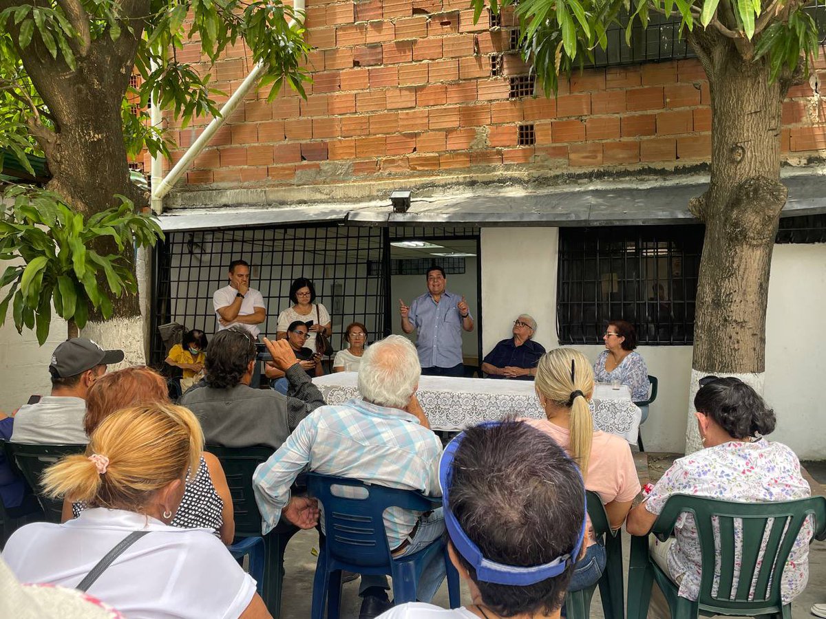 #28Abr Asamblea de Ciudadanos desde la parroquia Catedral de @ADemocratica en Resistencia en presencia @edgarzambranoad Primer Vicepresidente nacional. Los adecos siguen firme con disciplina y trabajo vía elecciones presidenciales. ¡Con @EdmundoGU gana Venezuela!