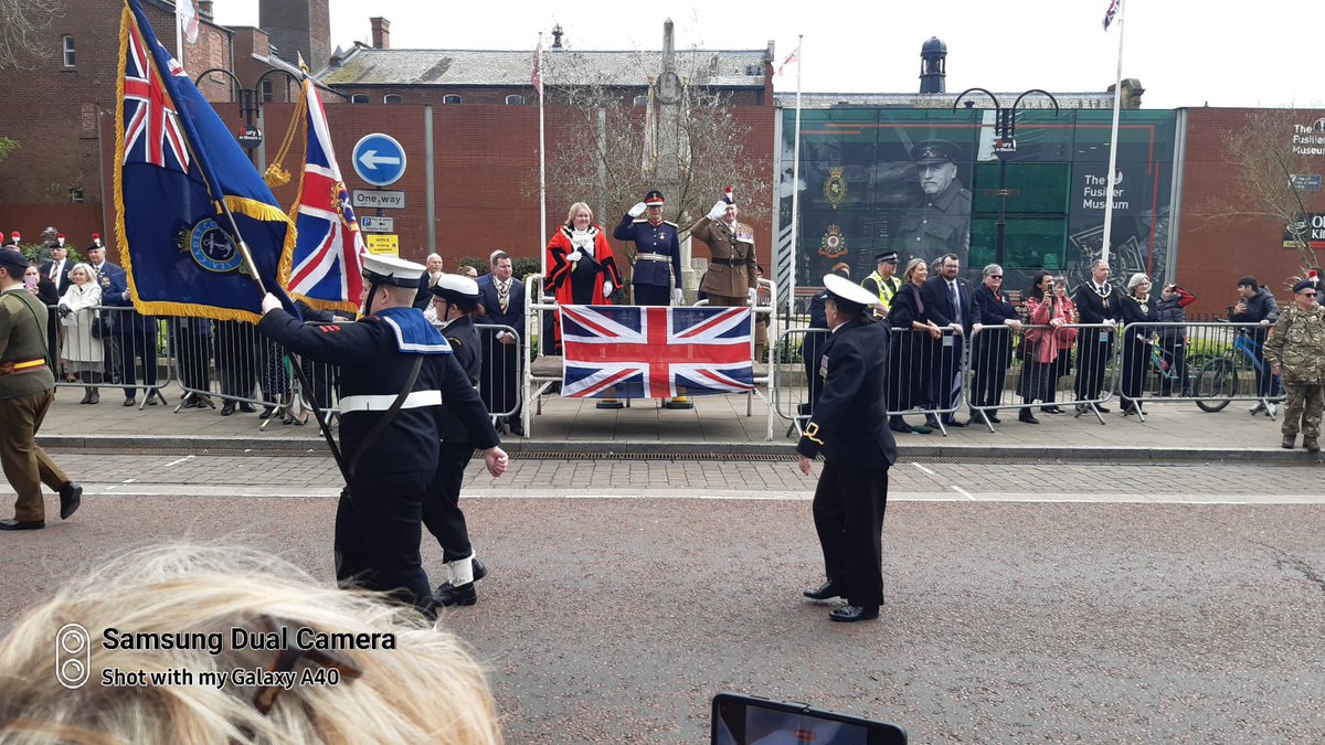 Privileged to take salute today at the Gallipoli parade in Bury. Excellent turnout by regulars reservists and cadets and well supported by the citizens of Bury @GMLO_UK @FusilierMuseum @BuryCouncil