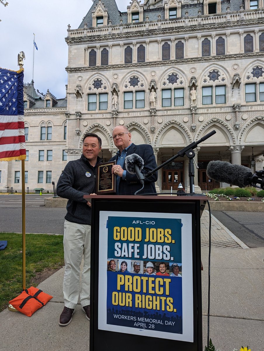 Health & Safety Committee Chair Kyle Zimmer awards @AGWilliamTong for his leadership in holding the entire addiction industry accountable in an attempt to save lives through opioid treatment and prevention, and for working to protect fire fighters and our communities from PFAS.