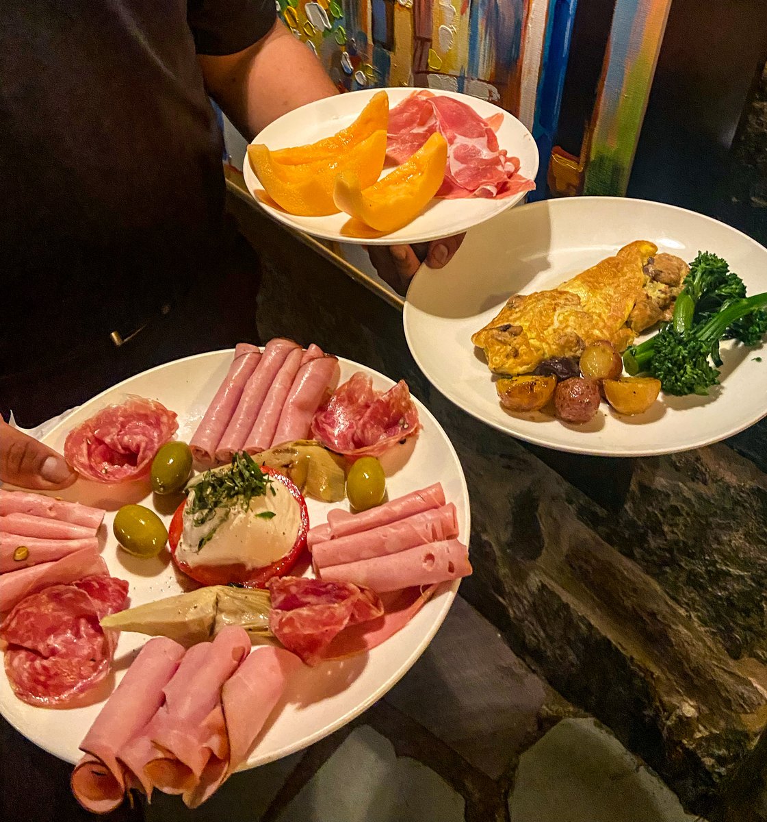 Sundays are always better when spent sitting around a table filled with delicious food surrounded by friends & family. Join us on King Street for a memorable afternoon!
#gather #supportlocalbusiness #foodandwine #virginiafoodies #visitalx #italiancuisine #onlineordering