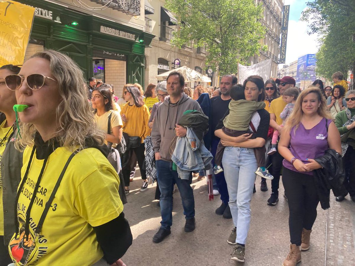SaraC_Serrano's tweet photo. Hoy hemos estado apoyando a @educacionPLEI exigiendo un convenio digno de 0-3 años, gracias a todas las personas que han participado, seguimos luchando por una educación pública y de calidad en todas las etapas. https://t.co/E6RvbKRvoH