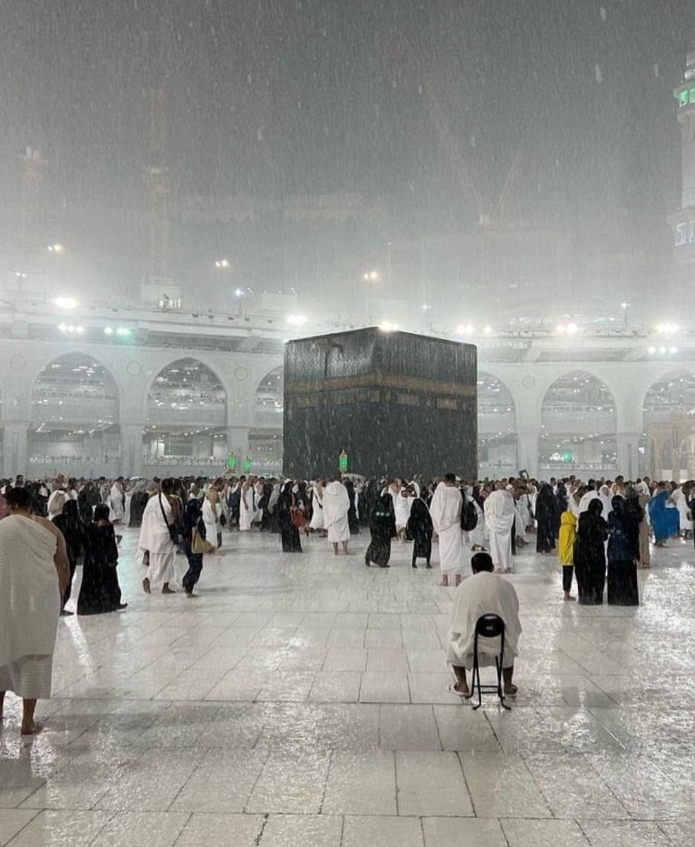 Share your favourite pics of Makkah, if you have in your gallery.