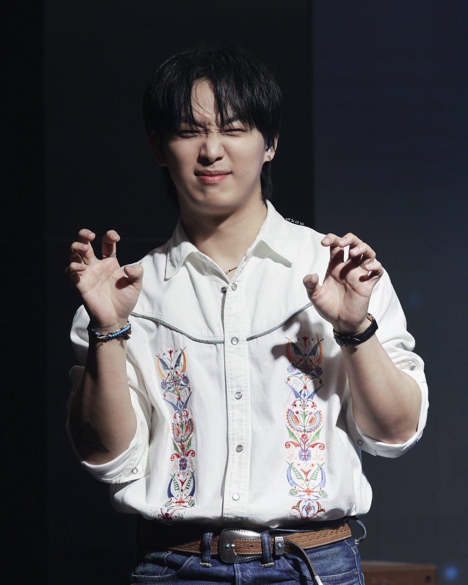 oH7l_Simba's tweet photo. 240427 현식 프라이빗 미니팬미팅

어흥 🐯

#비투비 #BTOB #임현식 #imhyunsik
#귀여워 #호랑이 #아이무셔☺️ https://t.co/4spr6ao1Mt