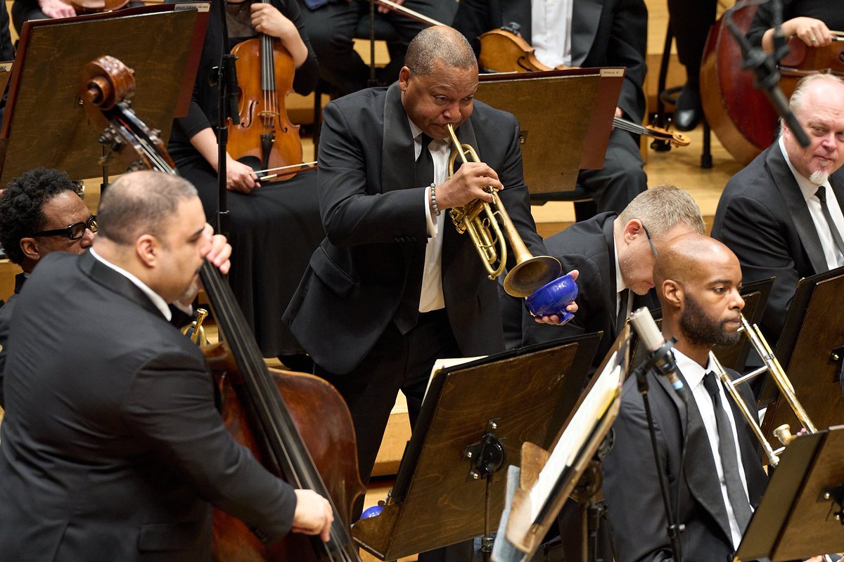 As the curtain falls on a resplendent week of music and camaraderie, we invite you to explore the gallery from the final night of @jazzdotorg Orchestra’s concert series at the @chicagosymphony Center.
This evening was not only a celebration of great music, but also a heartfelt…