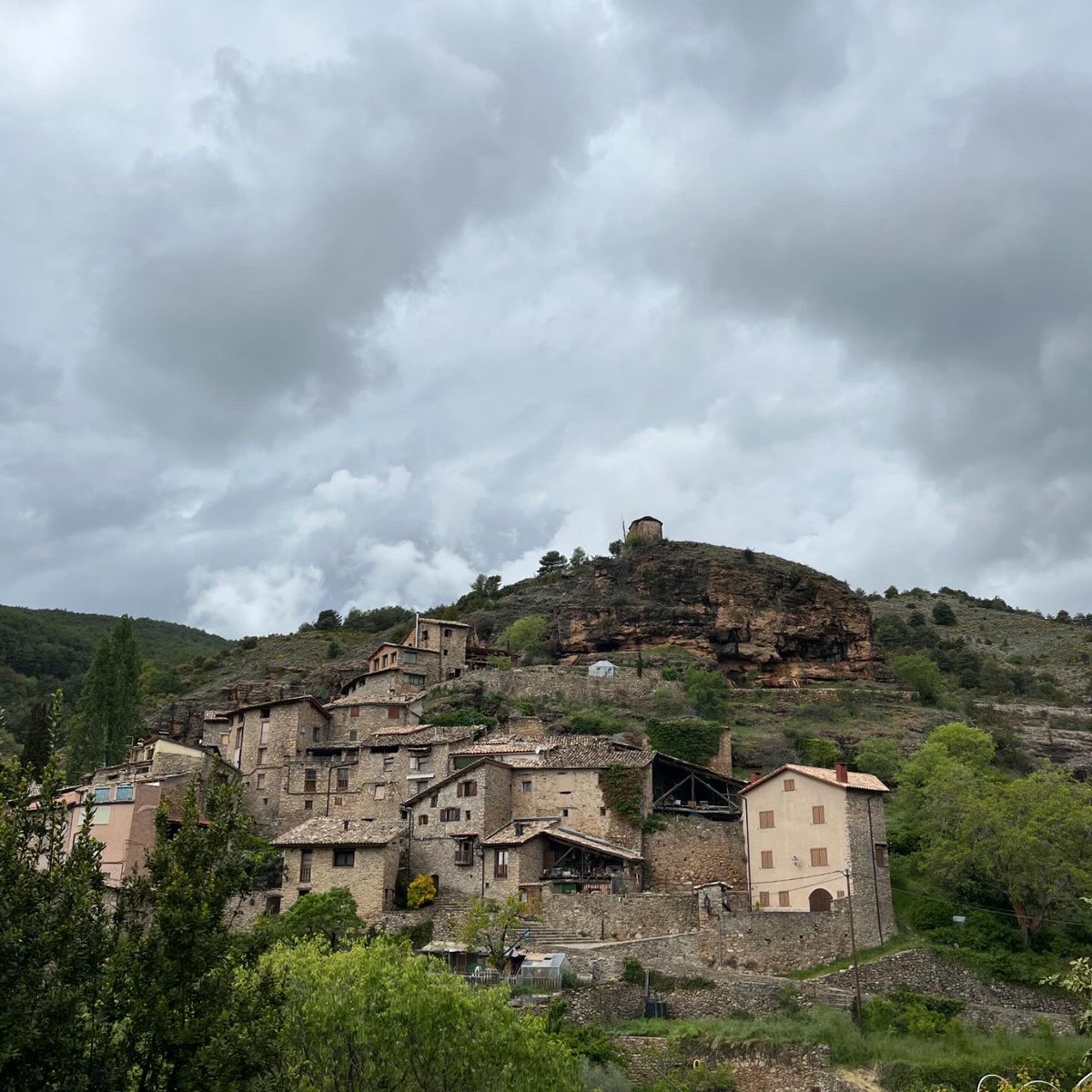 En un poblet del Pallars Jussà, a Rivert hi trobem Casa Ricou, una família ramadera de tota la vida. Actualment en Gerard Cardona és amb 31 anys el capdavanter de la granja familiar recolzat pel seu pare i el seu tiet. 
(Fil rural 👇)