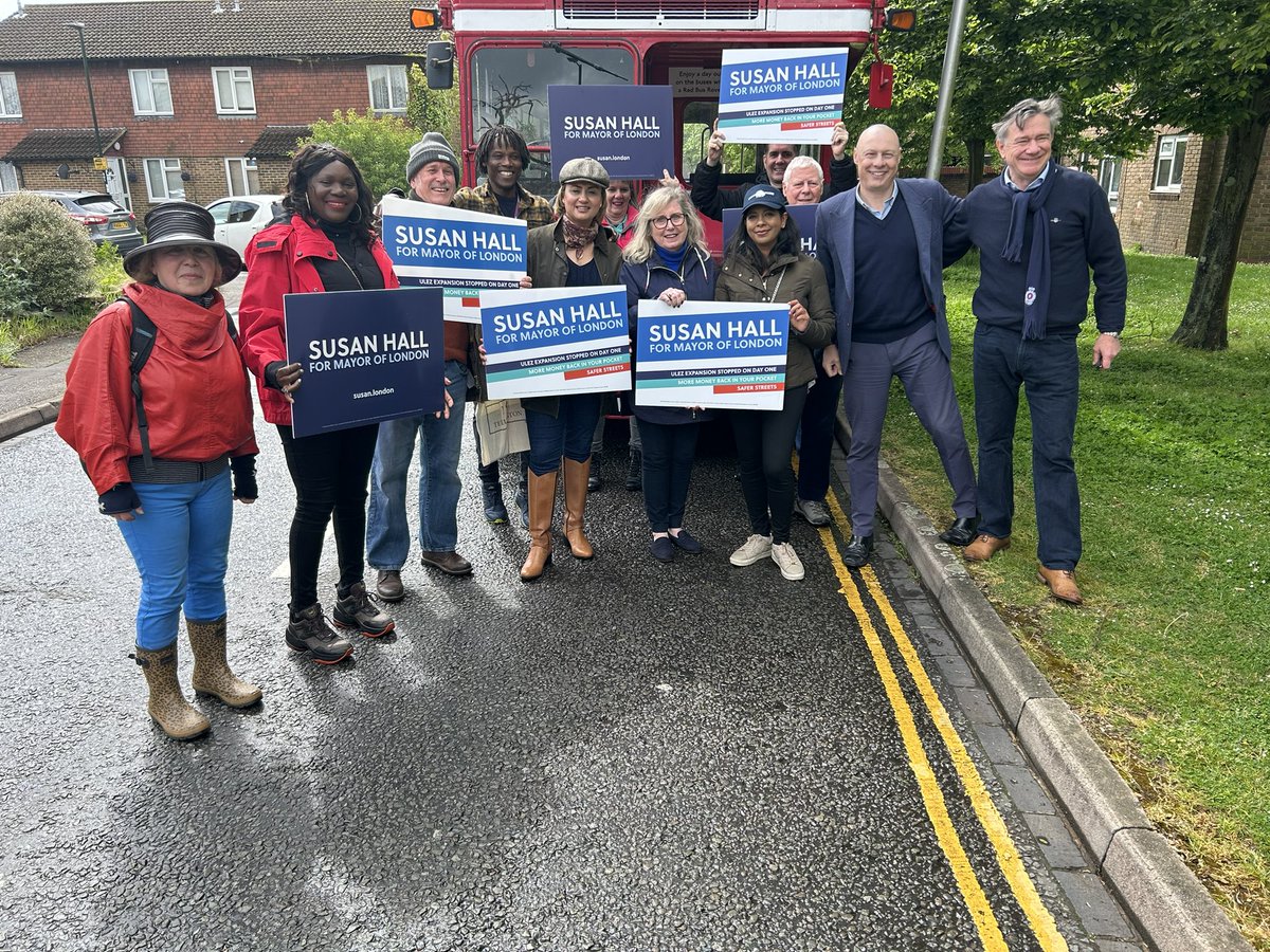 Amazing response on the doorsteps this afternoon in North Hampton! Voters here are ready to go out on the 2nd May and vote for @Councillorsuzie to be our next Mayor of London! Slippery Sadiq has failed under every possible metric. Only Susan Hall can get us back on track!