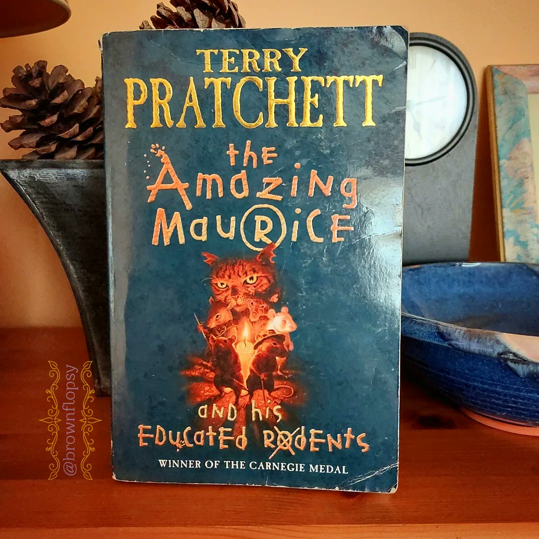 Happy #TerryPratchettDay2024 everyone! 🎉 I have many favs among his books, but the one I ❤ the most is the funny, wise, & wonderfully warm-hearted #TheAmazingMauriceAndHisEducatedRodents which is looking very well-loved indeed! Do you have a favourite Terry Pratchett book?