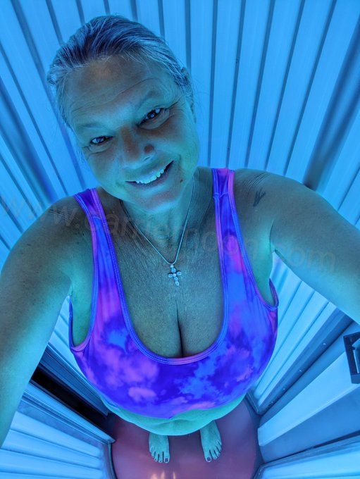 Tanning day https://t.co/xrUaHQ3o7U