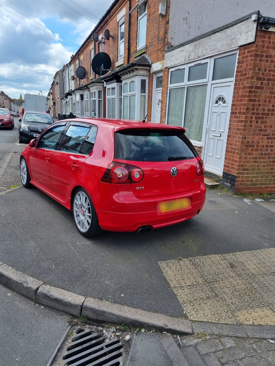 #OpElevate | Todays worst parking goes to these vehicles on George Arthur Road and Phillimore Road. The Private Hire Driver has also been reported to the council and will receive a warning on his records. We shouldn't have to issue tickets to remind people of being considerate.