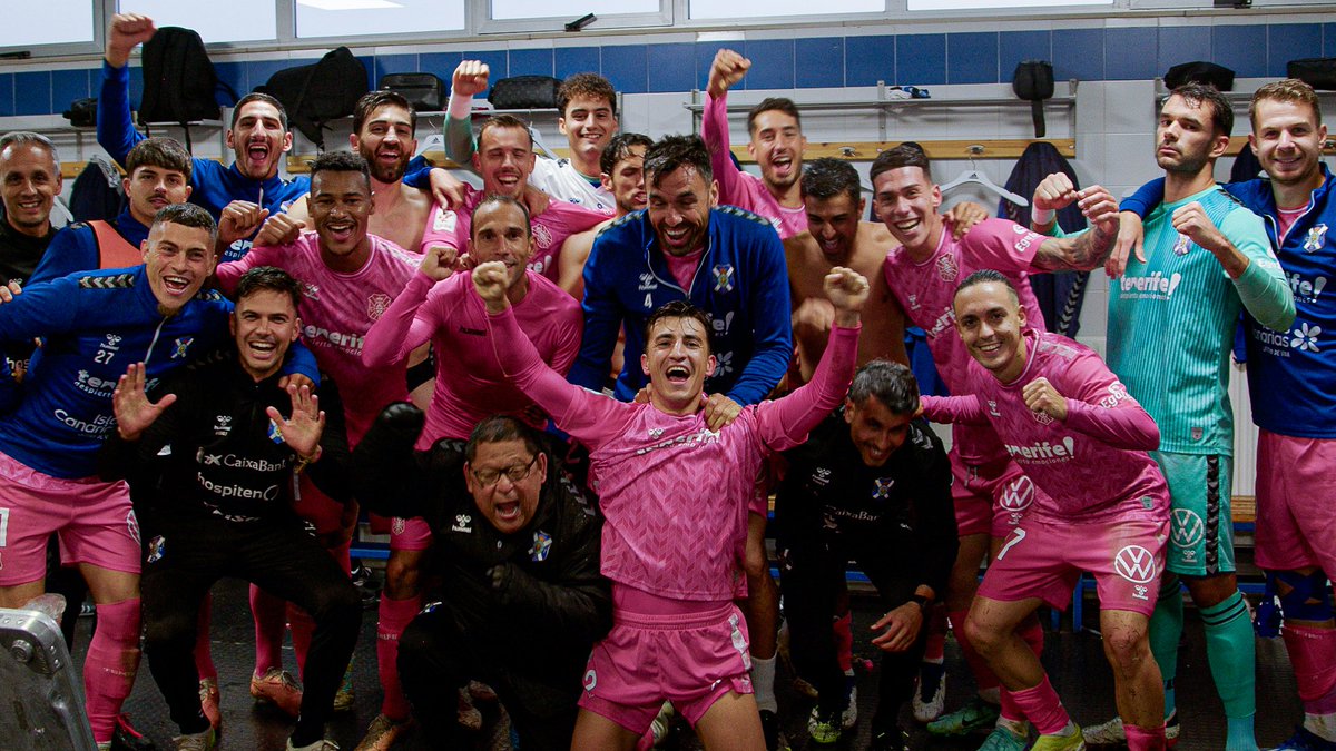 📸 Un 𝒑𝒂𝒔𝒐 más, equipo 👣⚪️🔵 #RealOviedoTenerife #YoSoyElTenerife