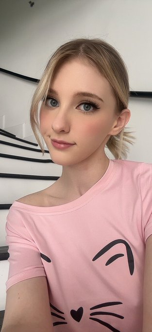 My shoot was rescheduled for today so that meeeeans I&rsquo;m gonna clean all day and then hop on onlyfans<a href="/tag/coachella"class="tags"><span>#coachella</span></a><a href="/tag/coachella2024"class="tags"><span>#coachella2024</span></a>