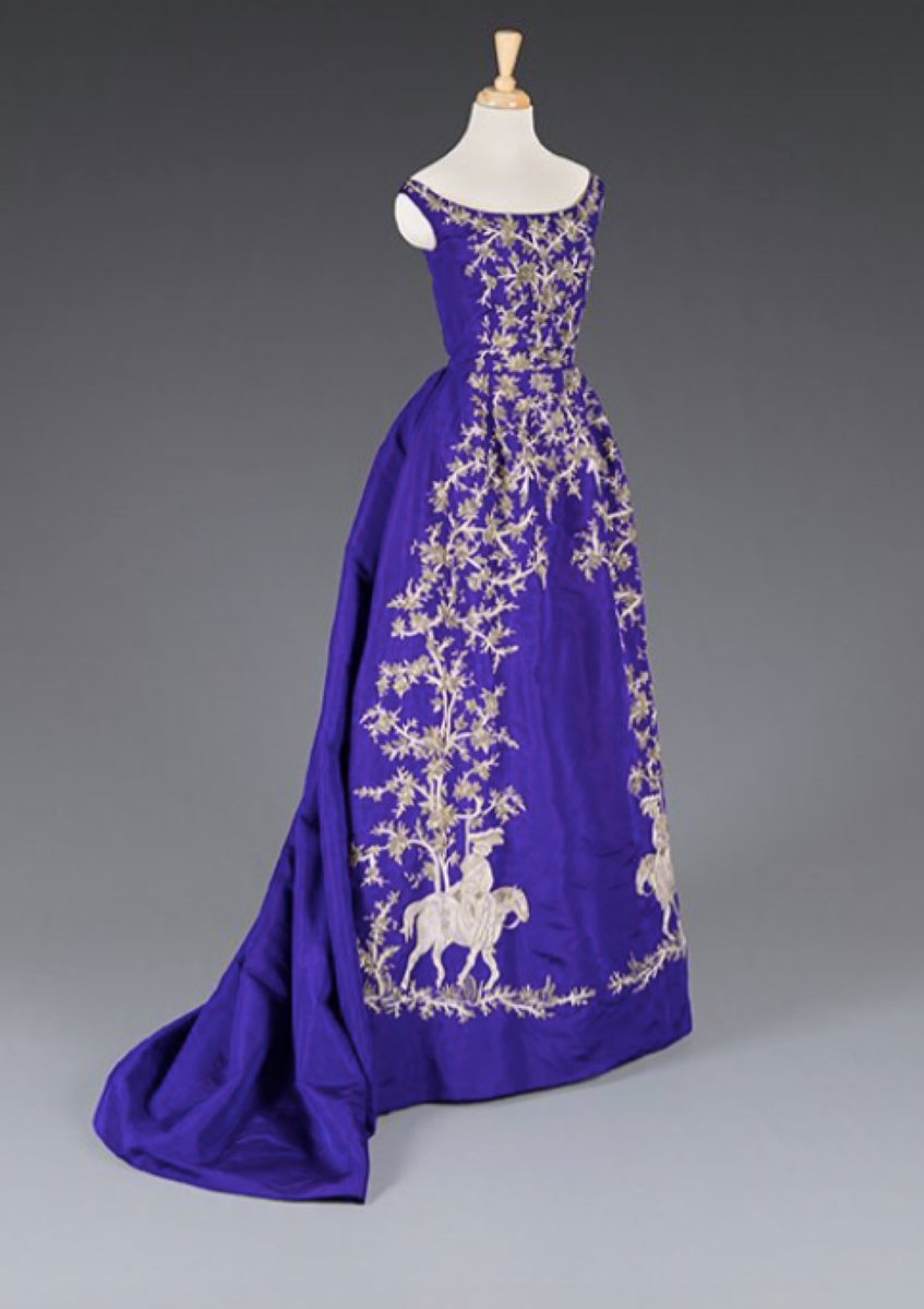 #Frockingfabulous by  #OscardelaRenta, and it's just a luscious thing indeed. #Fashionhistory of 2013, via The Mint Museum.