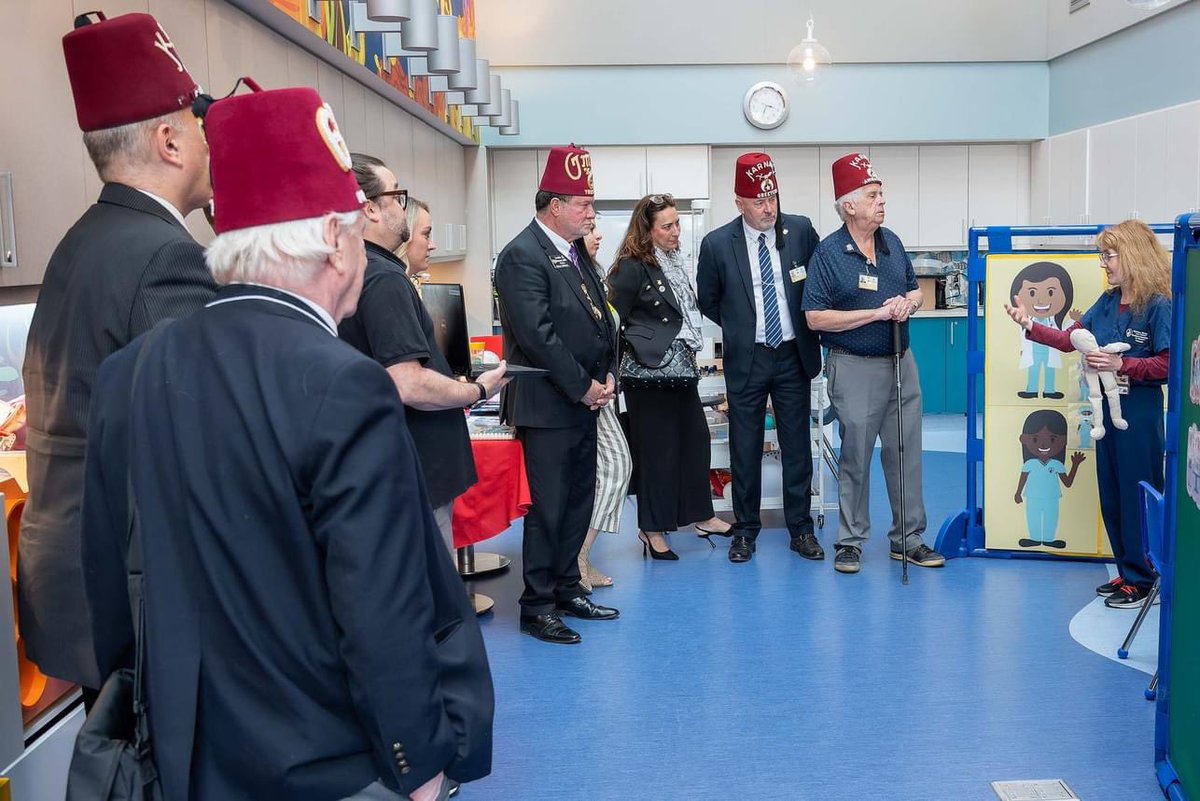 La semaine dernière, l’hôpital a été l’hôte de son Séminaire annuel accueillant des participants de partout au Canada et du nord-est des États-Unis. Il s’agit d’une occasion pour les Shriners et les dames d’en apprendre davantage sur les soins, l’enseignement et la recherche.