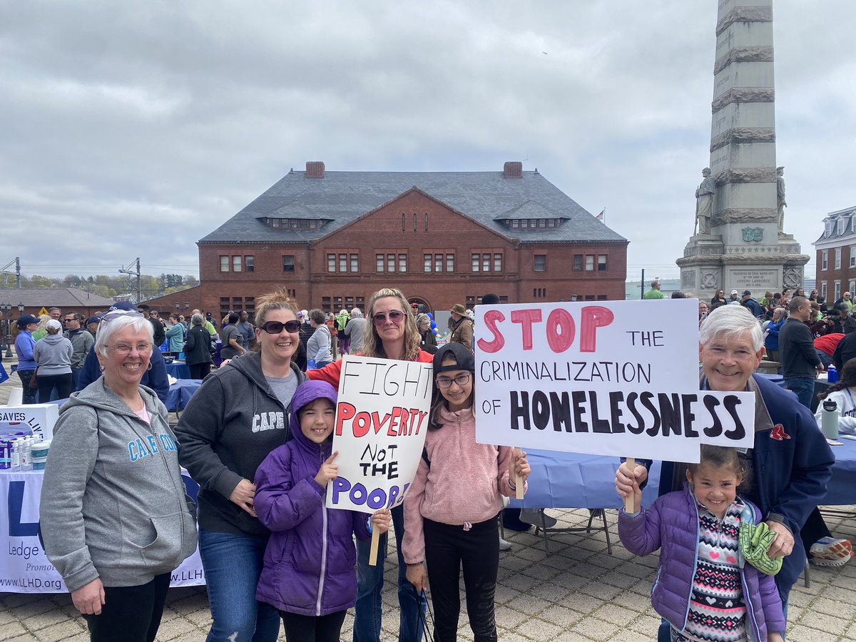 d_drainville's tweet photo. From left to right: Valerie King, Jessica Solis, Josalyn Solis, Amy Waterman, Juliettta Solis, Jasmine Solis and Robert King hold signs protesting the criminalization of the homeless 15 minutes before the 17th annual Walk to End Homelessness on April 28, 2024. @thedayct https://t.co/FV8UKwqeH1