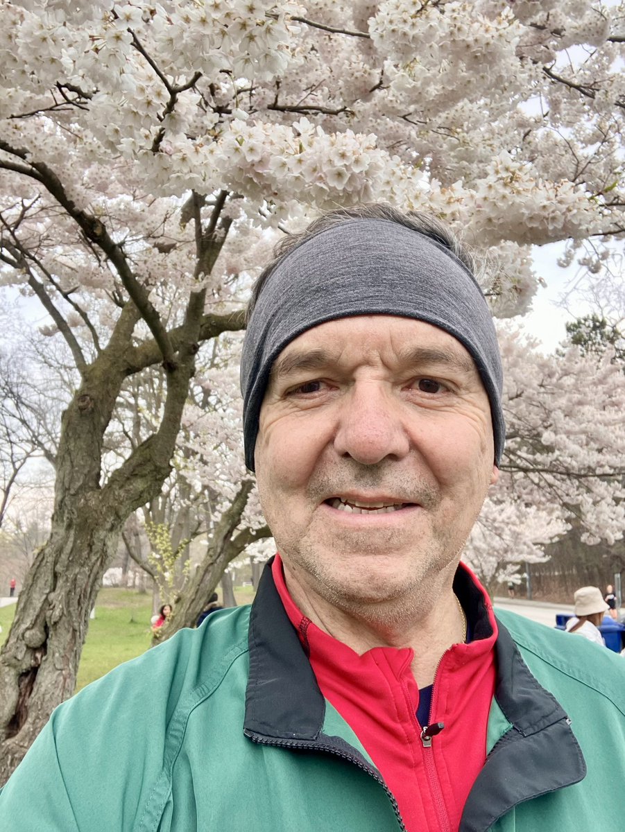 Penalosa_G's tweet photo. #UrbanHealth #MagicalSpring
Sunday run through large High Park was magical, cherries still blooming, People.
All Ages & Abilities, backgrounds. https://t.co/OoFgjhgmgz
