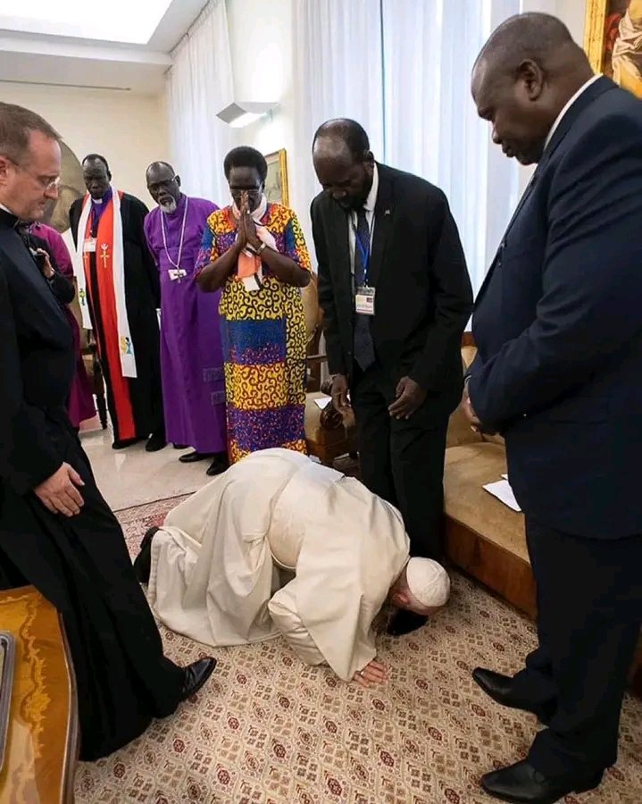 After Pope Francis kissed his dusty J1 shoes and he tell him to stop war and lead South Sudanese by example, he didn't listen instead he has sold the future of Junubeen for self enrichment. Kiir is the wicked man I have seen in my entire life. #SSOX