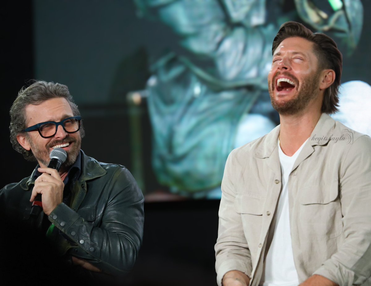 All laughs at the Robsen panel! Jensen Ackles & Rob Benedict #jib14 @JensenAckles @RobBenedict
