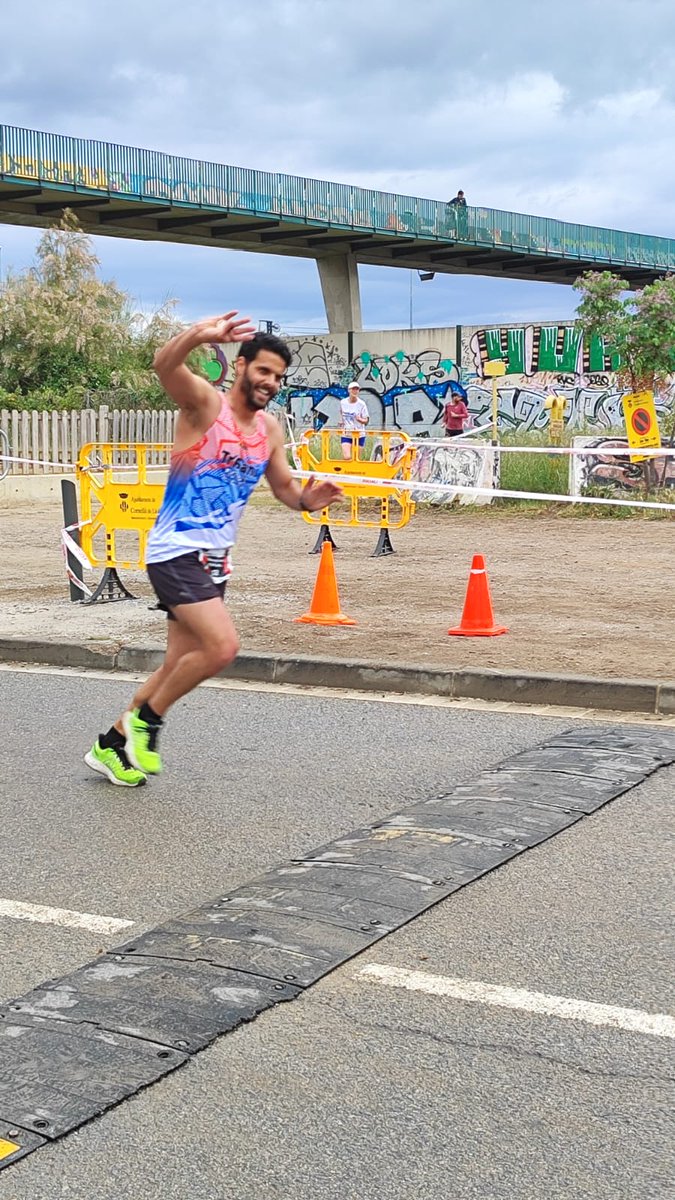 TriSani_'s tweet photo. Un año más hemos podido disfrutar de la #maratoperequips organizada por los amigos de @corre_solidaris

Ni siquiera la lluvia han podido con la mejor cita atlética del año, la que reúne compañerismo, amistad y solidaridad.

El año que viene, más y mejor!!! https://t.co/V4aWRj4YPm