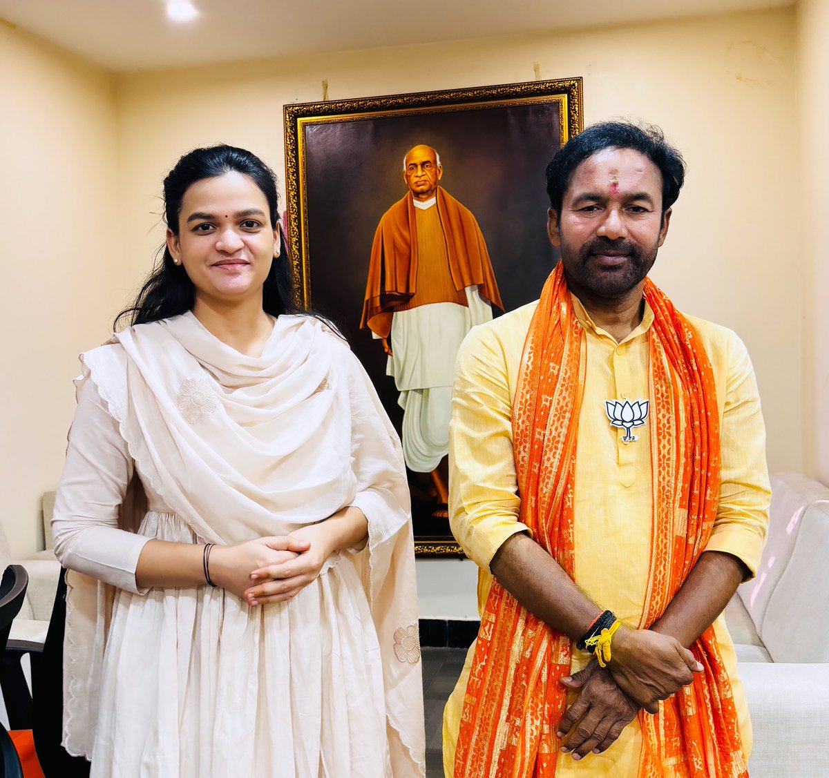Cordially met Shri @kishanreddybjp Garu and thanked him for appointing me as the Vice President of BJYM, Telangana and was beyond joyed to learn that Secunderabad is going to paint itself in saffron once again! #BJP4Telangana #BJYM #PhirEkBaarModiSarkaar