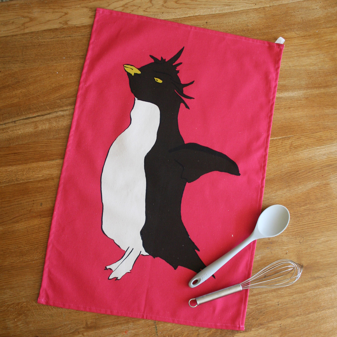 Up your kitchen game with a pop 💥🔥 of colour and cuteness! 💗🐧 Our vibrant pink tea towel, adorned with an adorable penguin, adds charm to your daily routine. Grab your penguin tea towel today! 🐧💗 #teatowels #penguin  #penguins  #penguinlover #birdlovers #TeaTowel