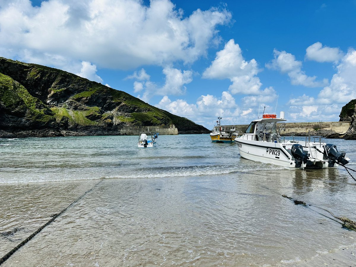 Scottie0201's tweet photo. Stunning weather = wee trip to north Cornwall. #PortIssac #polzeath #wellbeing #livebythesea💙 https://t.co/HrKvNGMibE