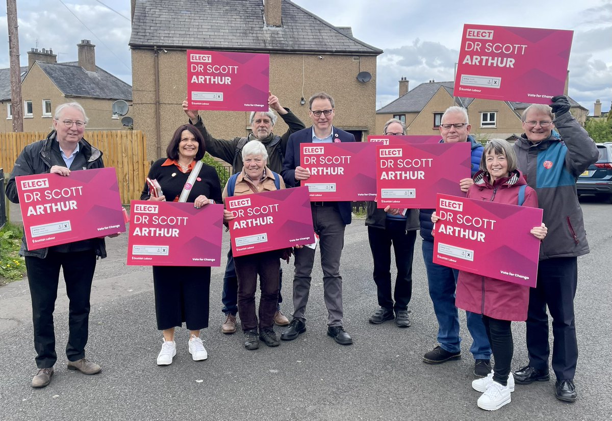 We had two teams out and a great response in Broomhouse this afternoon with @CllrScottArthur and the Edinburgh South West campaign team🙌