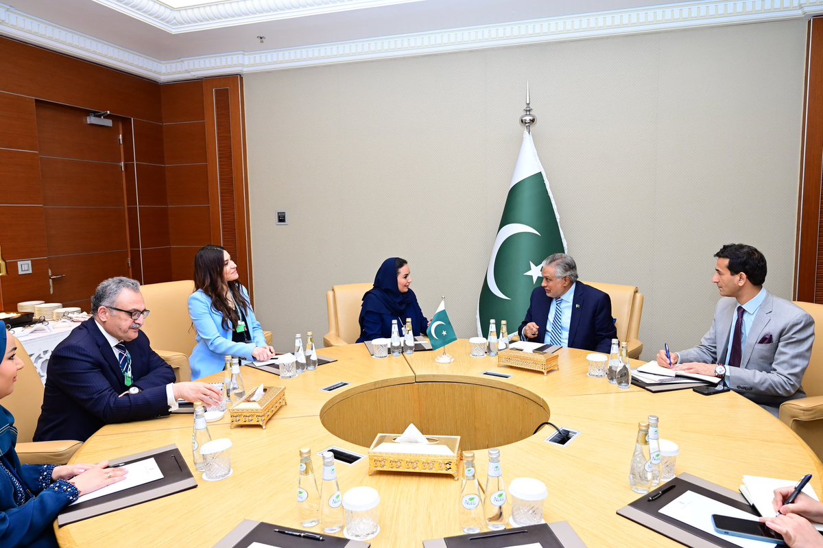 Deputy Prime Minister and Foreign Minister Senator Mohammad Ishaq Dar @MIshaqDar50 met the Secretary-General of the Digital Cooperation Organization (DCO) Deemah Al Yahya @Dalyahya @dcorg in Riyadh today. They discussed multi-stakeholder cooperation to bridge the digital divide…