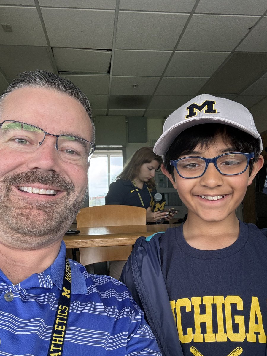 It’s awesome to have Sajan here today as our Junior Announcer!! Sajan will be introducing today’s first batter of the game as @umichbaseball looks for a series 🧹 against @LBDirtbags! #GoBlue〽️