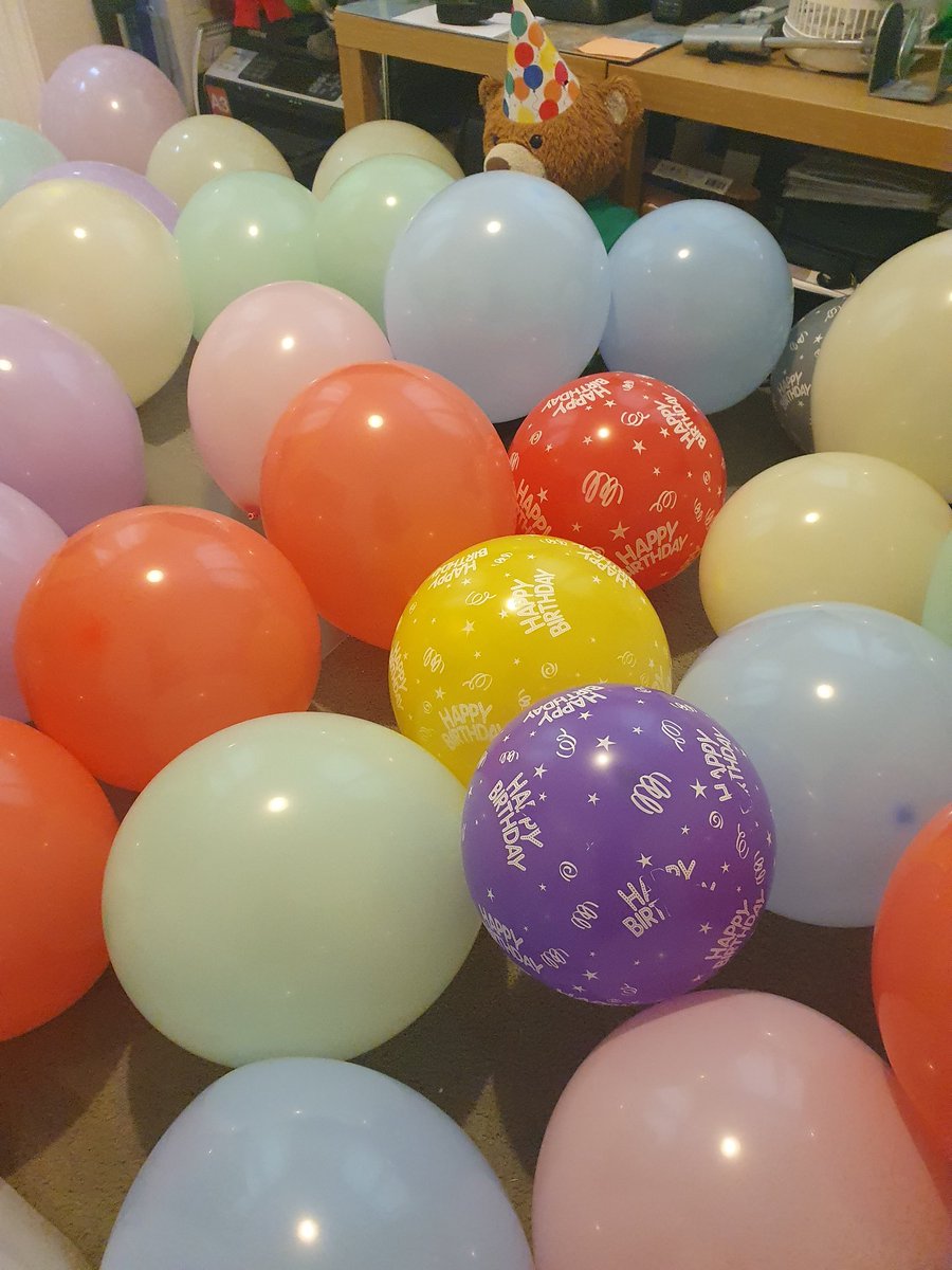 It's my dads 40th birthday on Tuesday so I decided he needed 40 balloons & the best place to put them was his home office... #HappyBirthday #40th #celebrations #bearswithjobs #bearsfamily