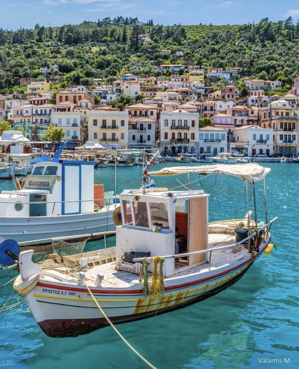 Beautiful turquoise waters at 
the ancient seaside town of
Gythio in Greece!  💙🇬🇷 

#SummerFeeling 

📸 © Valantis M. Photography