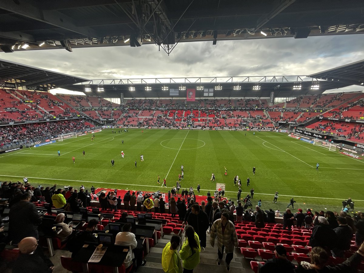 Le match le plus dingue de la saison en L1 s’est donc déroulé au Roazhon Park. Malheureusement cette défaite R&N résume bien la saison : errances défensives, instabilité dans le jeu, mauvaise gestion des scénarios de match, déficit mental. Tout le contraire de Brest #SRFCSB29