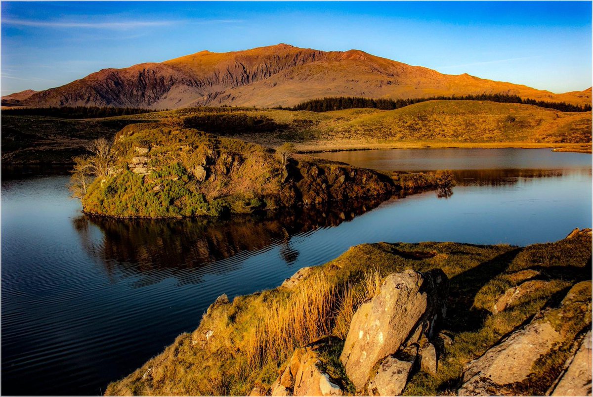 Llyn y Dywarchen a’r Wyddfa 🏴󠁧󠁢󠁷󠁬󠁳󠁿