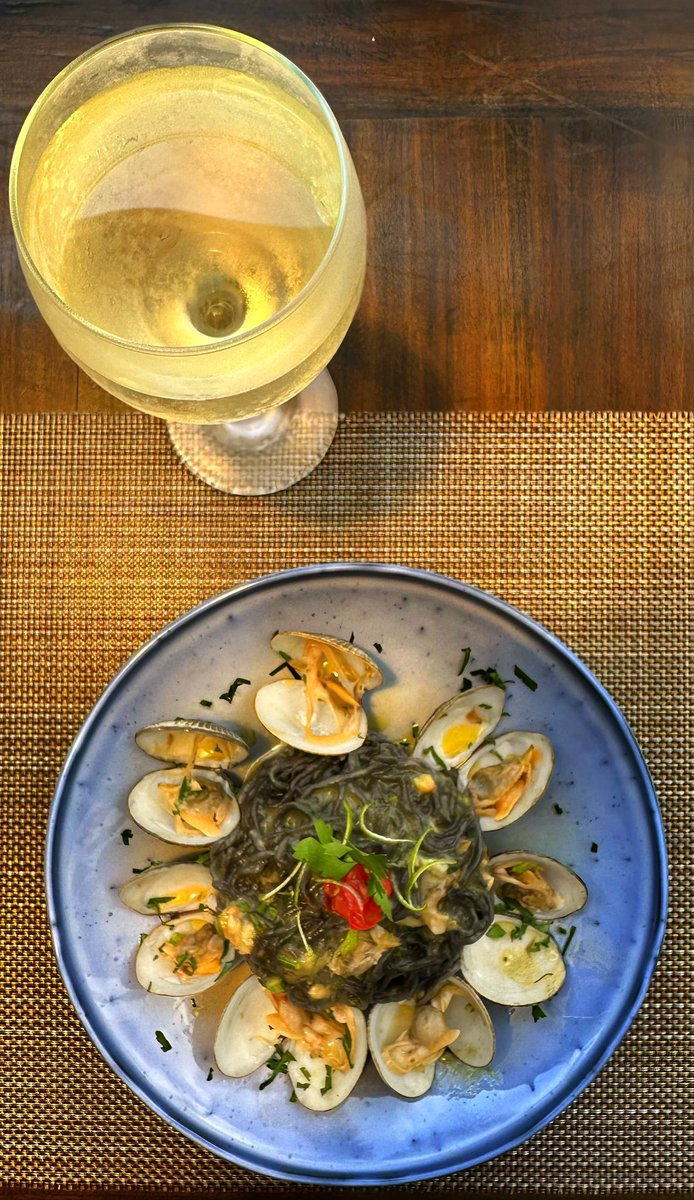 💥Plato del Nuevo Menú 💥
Linguini a la tinta de calamar 🦑 con Almejas  #cucinaitaliana 🇮🇹 #food #drinks #italia #puertosantaana  🫶🏻🫶🏻🫶🏻 🥂🥂🥂🇮🇹🇮🇹🇮🇹