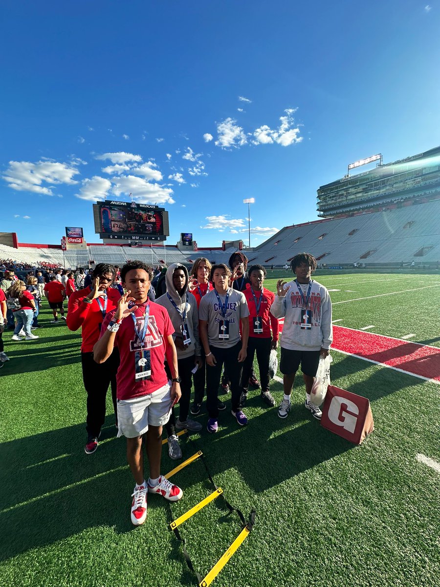 Spring game last night at U of A was 🔥🔥🔥 appreciate the hospitality from @Gaizka_UofA and the rest of the staff for having us down. We have some dudes right now at Chavez.. excited for the start of spring ball May 1st. Come check our guys out!