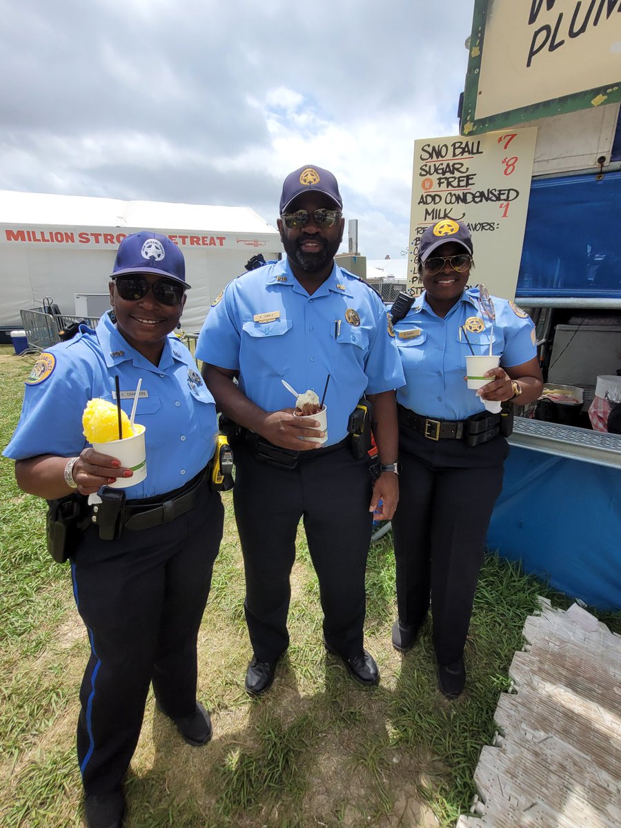 JazzFest's official taste testers are in the house!
#neworleansjazzfest #foodies
#nopd