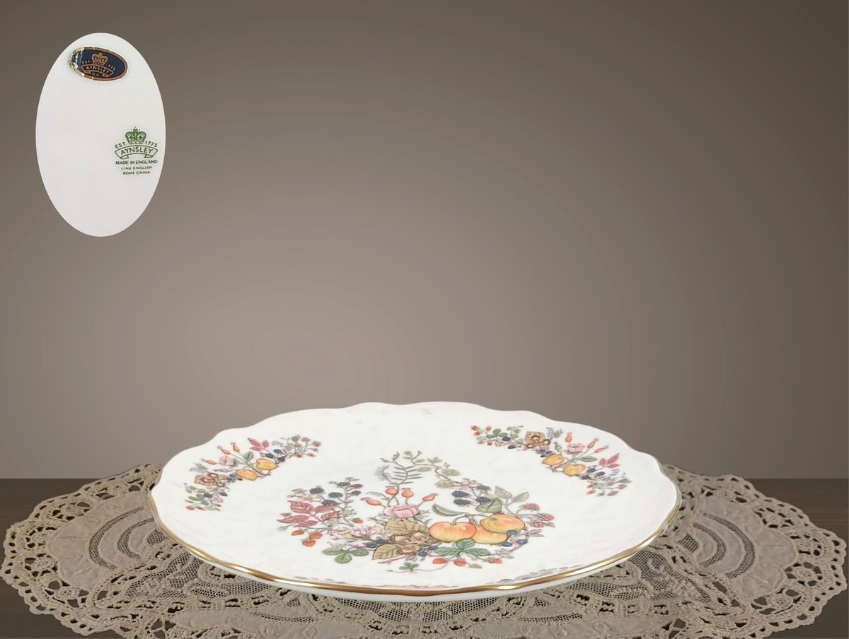 Dinner Plate by Andrea Sadek | Buckingham Pattern Porcelain Gold Trim Scallop Edge Floral Design forgottenkeepsakes.etsy.com/listing/172261… #white #gold #ceramic #dinnerware #tableware #andreasadek #cakeplate #replacementchina #finechina