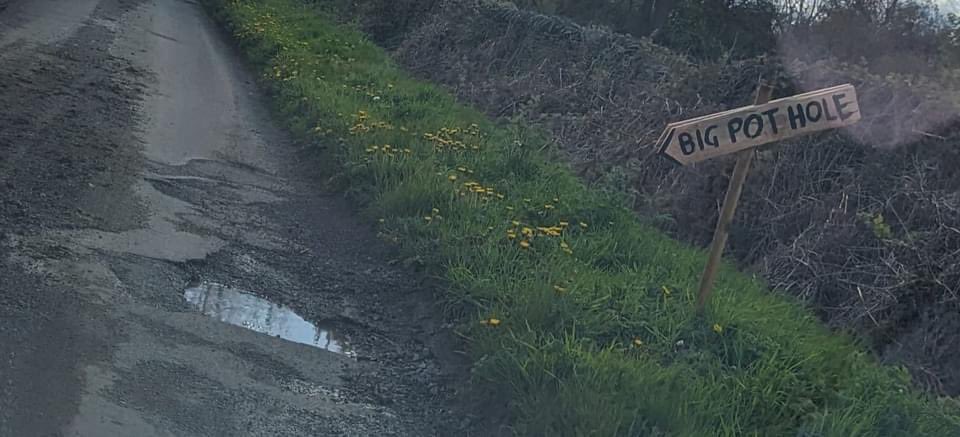 Community spirit in Barlow as one resident has made a sign to warn of a pot hole 😀