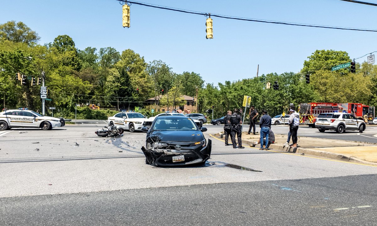 💥Crash involving motorcycle Rt29 Columbia Pike and Stewart Lane. @mcfrsPIO #mcpd @TheMoCoShow @ModeratelyMoco @CordellTraffic @HHFireProds @ArmisteadIsaac @mcpnews @mcfrs @DCNewsLive @alanhenney @DCNewsNow #mcfrs @MoCoFireWire