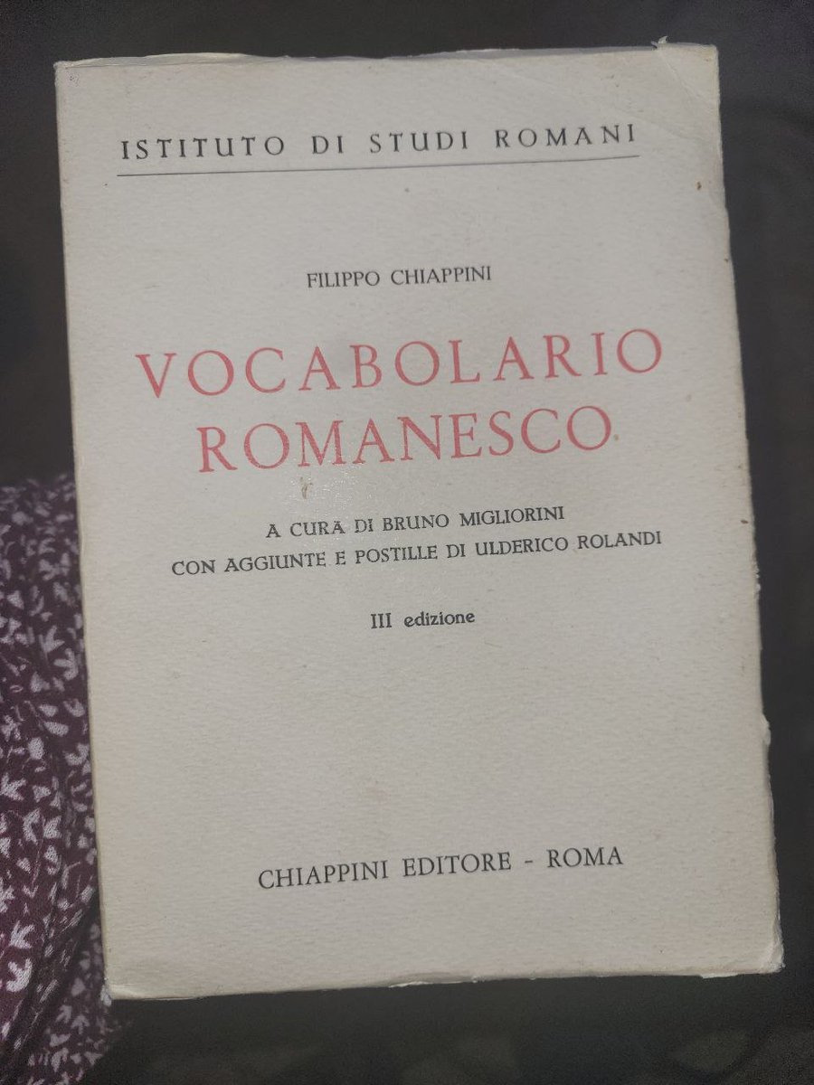 Michela_Russ0's tweet photo. #Rome Trouvé dans mes promenades romaines, le tombeau de l'auteur du premier dictionnaire dialectal  du #romanesco, Filippo #Chiappini (publié en 1967 sous la direction de Bruno #Migliorini par l'Istituto di Studi Romani) entre le Palazzo Madama (palais du Sénat) et le Panthéon - @about_rome :