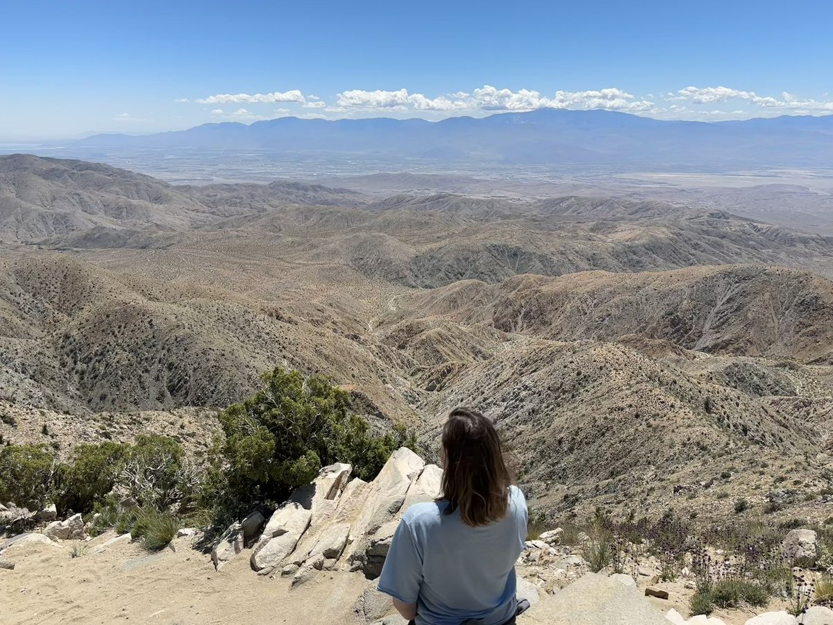 Joshua Tree National Park Pristigla na vrh, Keys View (pogled na snežne vrhove u daljini, Palm Springs, Coachella Valley…). Put kroz divljinu počinje i završava se introspekcijom. Život je sada.